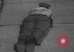 Standbild Einbruchversuch United States USA, 1959, aus Sekunde 57 historischem Filmmaterial Videoclip 65675080591