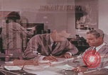 Immagine di Esaminatore di documenti di laboratorio dell'FBI Quantico Virginia USA, 1967, secondo 1 filmato di repertorio 65675080601