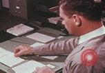 Immagine di Esaminatore di documenti di laboratorio dell'FBI Quantico Virginia USA, 1967, secondo 23 filmato di repertorio 65675080601