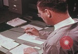 Immagine di Esaminatore di documenti di laboratorio dell'FBI Quantico Virginia USA, 1967, secondo 27 filmato di repertorio 65675080601