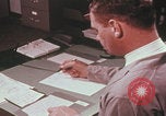 Immagine di Esaminatore di documenti di laboratorio dell'FBI Quantico Virginia USA, 1967, secondo 42 filmato di repertorio 65675080601