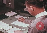 Immagine di Esaminatore di documenti di laboratorio dell'FBI Quantico Virginia USA, 1967, secondo 46 filmato di repertorio 65675080601