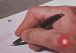 Immagine di Esaminatore di documenti di laboratorio dell'FBI Quantico Virginia USA, 1967, secondo 58 filmato di repertorio 65675080601