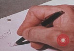 Immagine di Esaminatore di documenti di laboratorio dell'FBI Quantico Virginia USA, 1967, secondo 59 filmato di repertorio 65675080601
