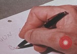 Immagine di Esaminatore di documenti di laboratorio dell'FBI Quantico Virginia USA, 1967, secondo 60 filmato di repertorio 65675080601