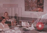Image Travail d'examinateur de laboratoire du FBI United States USA, 1967, de la seconde 1 séquences d'archives historiques vidéo 65675080602