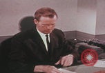 Image Travail d'examinateur de laboratoire du FBI United States USA, 1967, de la seconde 13 séquences d'archives historiques vidéo 65675080602