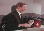 Image Travail d'examinateur de laboratoire du FBI United States USA, 1967, de la seconde 15 séquences d'archives historiques vidéo 65675080602