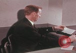 Image Travail d'examinateur de laboratoire du FBI United States USA, 1967, de la seconde 18 séquences d'archives historiques vidéo 65675080602