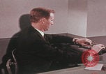 Image Travail d'examinateur de laboratoire du FBI United States USA, 1967, de la seconde 21 séquences d'archives historiques vidéo 65675080602