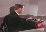 Image Travail d'examinateur de laboratoire du FBI United States USA, 1967, de la seconde 22 séquences d'archives historiques vidéo 65675080602