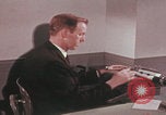 Image Travail d'examinateur de laboratoire du FBI United States USA, 1967, de la seconde 23 séquences d'archives historiques vidéo 65675080602
