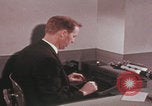 Image Travail d'examinateur de laboratoire du FBI United States USA, 1967, de la seconde 25 séquences d'archives historiques vidéo 65675080602