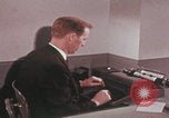 Image Travail d'examinateur de laboratoire du FBI United States USA, 1967, de la seconde 29 séquences d'archives historiques vidéo 65675080602