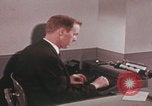 Image Travail d'examinateur de laboratoire du FBI United States USA, 1967, de la seconde 31 séquences d'archives historiques vidéo 65675080602
