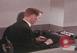 Image Travail d'examinateur de laboratoire du FBI United States USA, 1967, de la seconde 33 séquences d'archives historiques vidéo 65675080602