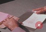 Image Travail d'examinateur de laboratoire du FBI United States USA, 1967, de la seconde 42 séquences d'archives historiques vidéo 65675080602