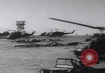 Standbild Vietcong-Autobombardement 1965 Saigon Vietnam, 1965, aus Sekunde 1 historischem Filmmaterial Videoclip 65675080612