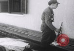 Standbild Vietcong-Autobombardement 1965 Saigon Vietnam, 1965, aus Sekunde 16 historischem Filmmaterial Videoclip 65675080612