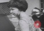 Standbild Vietcong-Autobombardement 1965 Saigon Vietnam, 1965, aus Sekunde 40 historischem Filmmaterial Videoclip 65675080612