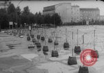 Immagine di Salta nella libertà Berlino Germania, 1961, secondo 29 filmato di repertorio 65675080700