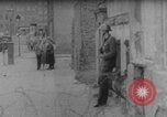 Immagine di Salta nella libertà Berlino Germania, 1961, secondo 34 filmato di repertorio 65675080700