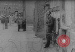 Immagine di Salta nella libertà Berlino Germania, 1961, secondo 35 filmato di repertorio 65675080700