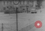 Immagine di Salta nella libertà Berlino Germania, 1961, secondo 37 filmato di repertorio 65675080700