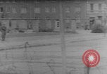 Immagine di Salta nella libertà Berlino Germania, 1961, secondo 38 filmato di repertorio 65675080700