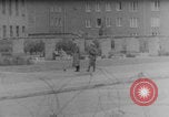 Immagine di Salta nella libertà Berlino Germania, 1961, secondo 40 filmato di repertorio 65675080700