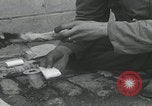 Standbild Verletzte Hundebehandlung Normandie Frankreich, 1944, aus Sekunde 14 historischem Filmmaterial Videoclip 65675080701