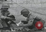 Standbild Verletzte Hundebehandlung Normandie Frankreich, 1944, aus Sekunde 43 historischem Filmmaterial Videoclip 65675080701