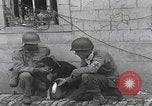 Standbild Verletzte Hundebehandlung Normandie Frankreich, 1944, aus Sekunde 59 historischem Filmmaterial Videoclip 65675080701