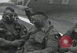 Standbild Filthy Thirteen bereiten sich vor England, 1944, aus Sekunde 5 historischem Filmmaterial Videoclip 65675080702