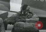 Standbild Filthy Thirteen bereiten sich vor England, 1944, aus Sekunde 16 historischem Filmmaterial Videoclip 65675080702