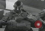 Standbild Filthy Thirteen bereiten sich vor England, 1944, aus Sekunde 19 historischem Filmmaterial Videoclip 65675080702