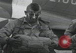 Standbild Filthy Thirteen bereiten sich vor England, 1944, aus Sekunde 20 historischem Filmmaterial Videoclip 65675080702