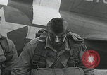Standbild Filthy Thirteen bereiten sich vor England, 1944, aus Sekunde 22 historischem Filmmaterial Videoclip 65675080702