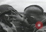 Standbild Filthy Thirteen bereiten sich vor England, 1944, aus Sekunde 26 historischem Filmmaterial Videoclip 65675080702