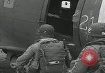 Standbild Filthy Thirteen bereiten sich vor England, 1944, aus Sekunde 33 historischem Filmmaterial Videoclip 65675080702