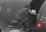 Standbild Filthy Thirteen bereiten sich vor England, 1944, aus Sekunde 37 historischem Filmmaterial Videoclip 65675080702