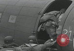 Standbild Filthy Thirteen bereiten sich vor England, 1944, aus Sekunde 38 historischem Filmmaterial Videoclip 65675080702