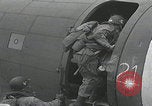 Standbild Filthy Thirteen bereiten sich vor England, 1944, aus Sekunde 42 historischem Filmmaterial Videoclip 65675080702