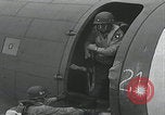 Standbild Filthy Thirteen bereiten sich vor England, 1944, aus Sekunde 45 historischem Filmmaterial Videoclip 65675080702