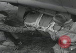 Standbild Filthy Thirteen bereiten sich vor England, 1944, aus Sekunde 47 historischem Filmmaterial Videoclip 65675080702