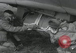 Standbild Filthy Thirteen bereiten sich vor England, 1944, aus Sekunde 48 historischem Filmmaterial Videoclip 65675080702