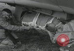 Standbild Filthy Thirteen bereiten sich vor England, 1944, aus Sekunde 49 historischem Filmmaterial Videoclip 65675080702