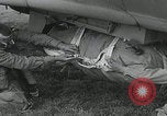 Standbild Filthy Thirteen bereiten sich vor England, 1944, aus Sekunde 51 historischem Filmmaterial Videoclip 65675080702
