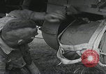Standbild Filthy Thirteen bereiten sich vor England, 1944, aus Sekunde 52 historischem Filmmaterial Videoclip 65675080702