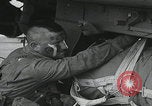 Standbild Filthy Thirteen bereiten sich vor England, 1944, aus Sekunde 55 historischem Filmmaterial Videoclip 65675080702